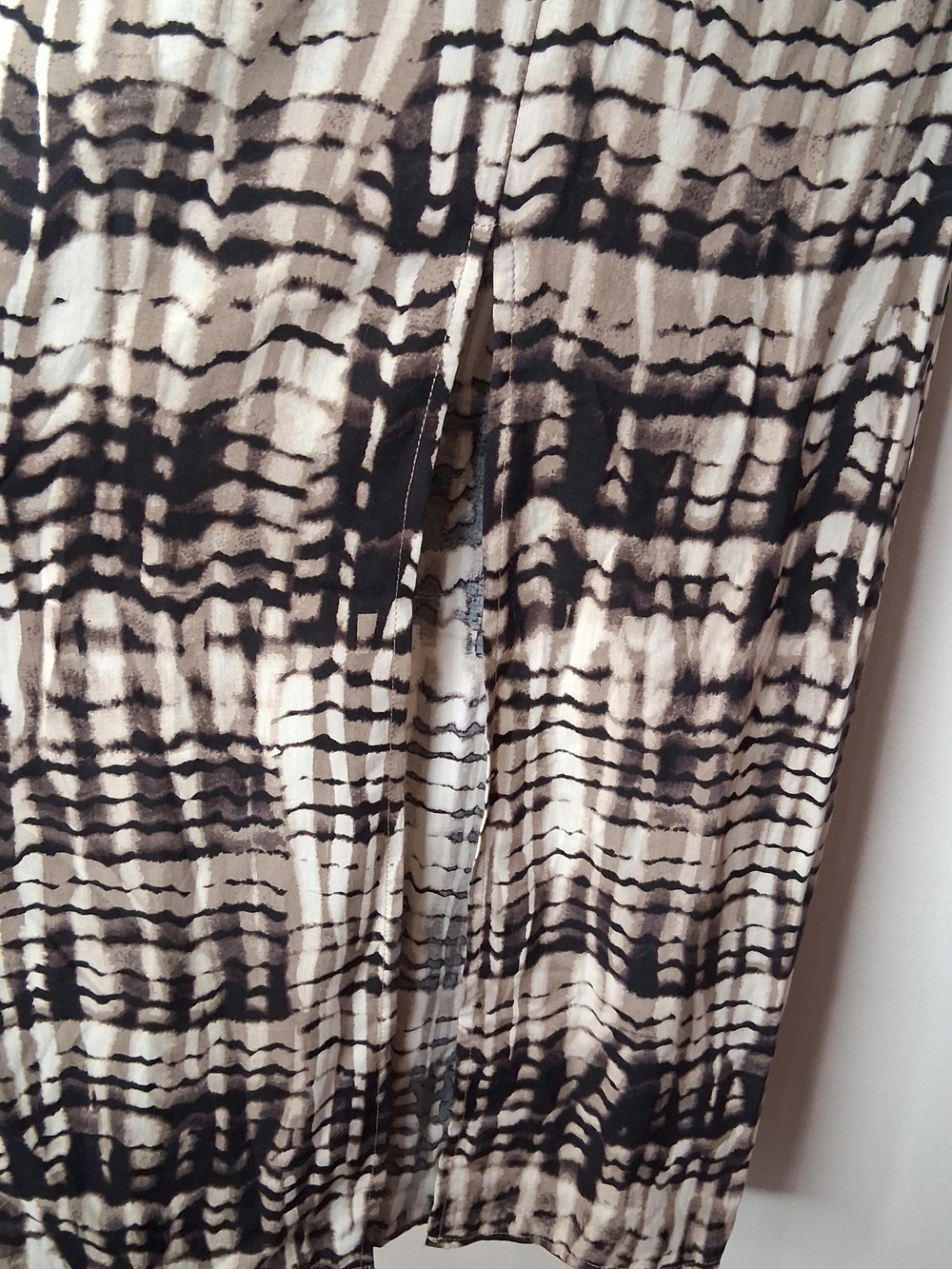 Le Château Abstract Print Maxi Skirt Front Slit NWT M - Picture 3 of 6